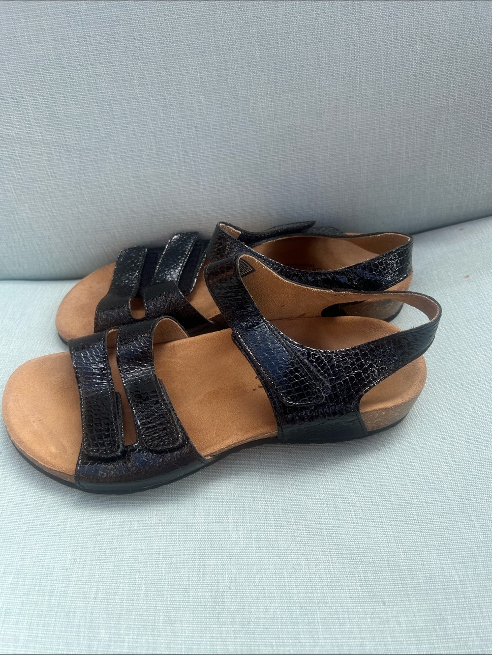 Like new Vionic Women's Black Textured Slingback Sandals size euro 38/US 7-7.5